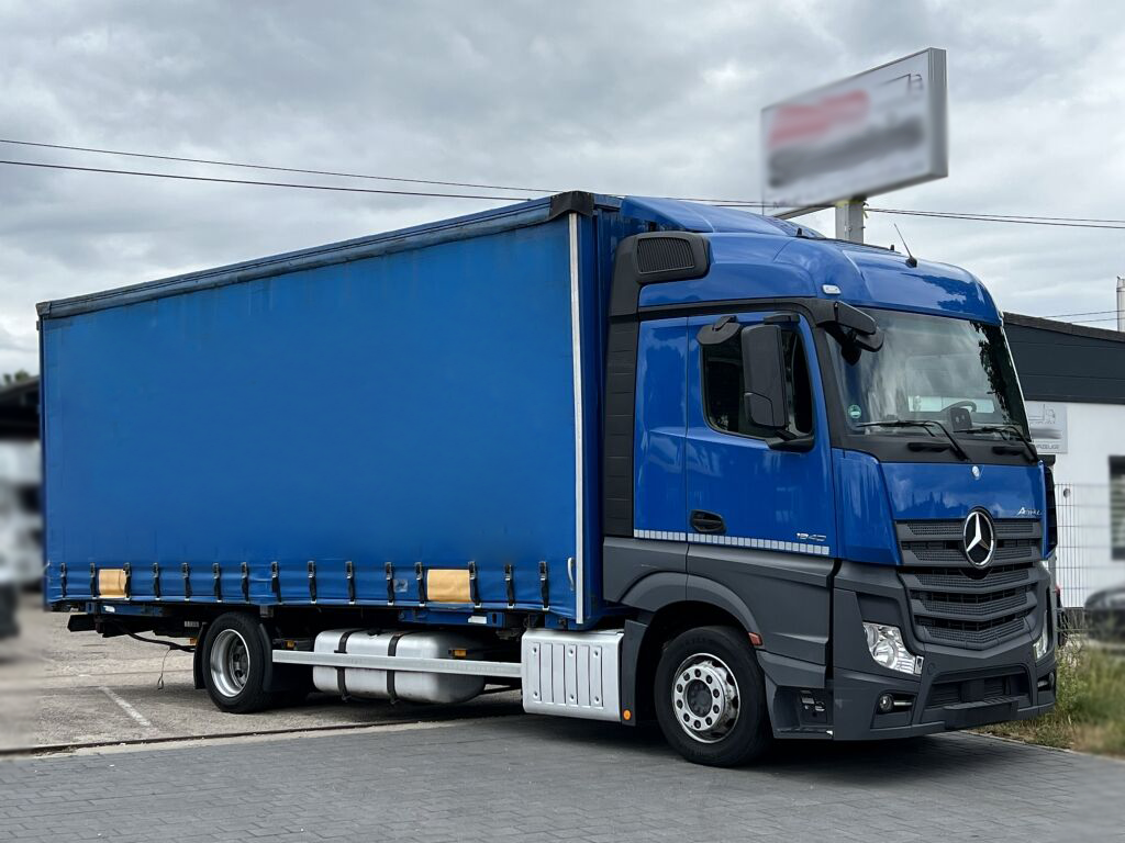 DAS Logistics Mercedes Actros on the road